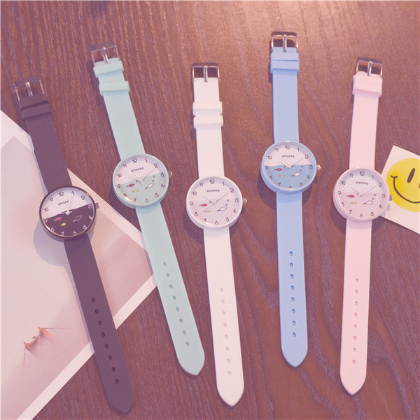 Дамски часовник с гумена каишка в няколко модела и цвята