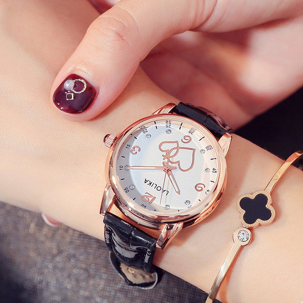 Női modern karóra több színben, mindennapi használatra alkalmas