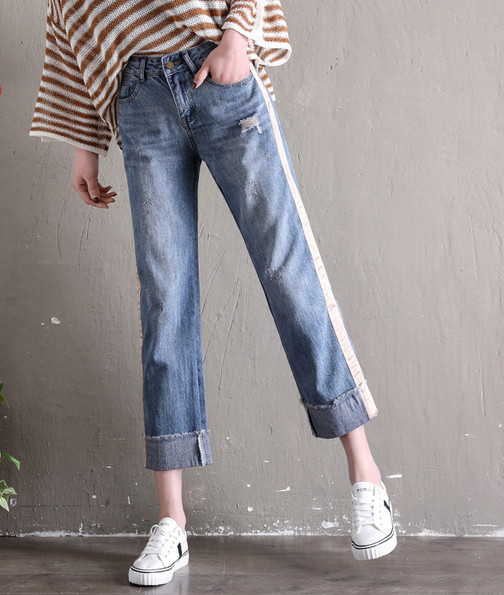 Blugi lungi de dama de culoare deschisa potriviti pentru utilizarea de zi cu zi