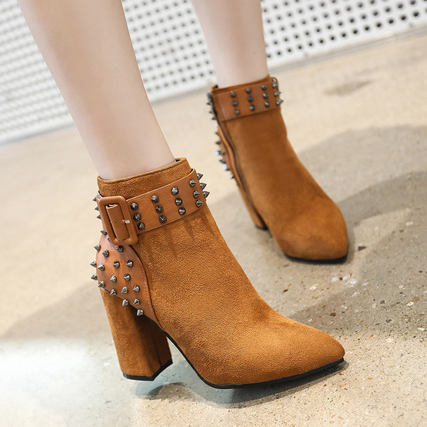 Модерни дамски велурени боти на ток - различни модела