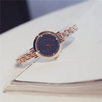 Elegáns női karóra két színben brokáttal és fém szíjjal