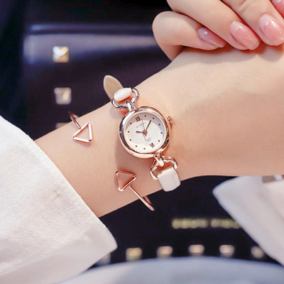 Női napi karóra több színben