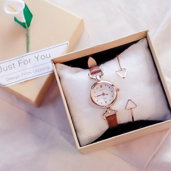 Női napi karóra több színben