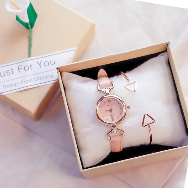 Női napi karóra több színben