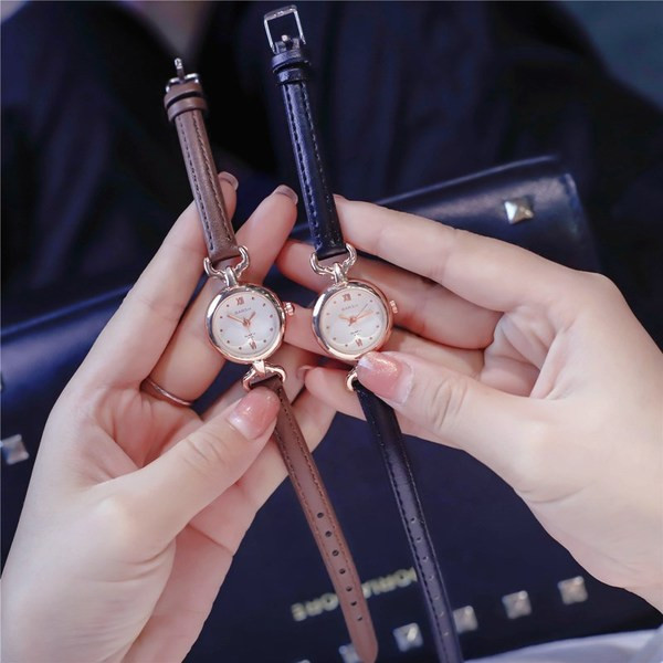 Női napi karóra több színben