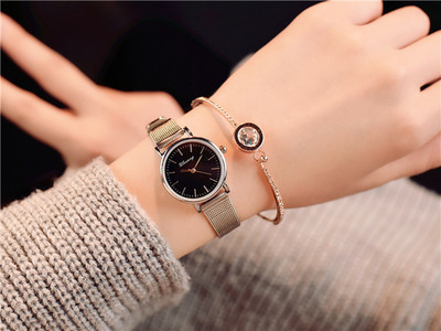 Stílusos női karóra több színben, fém szíjjal