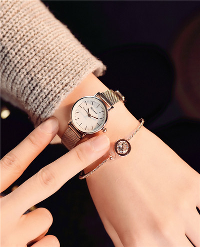 Stílusos női karóra több színben, fém szíjjal