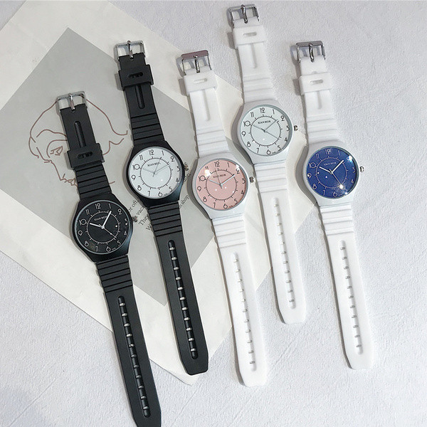 Modern női karóra gumi szíjjal, többféle színben