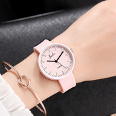 Női karóra többféle modellben és színben