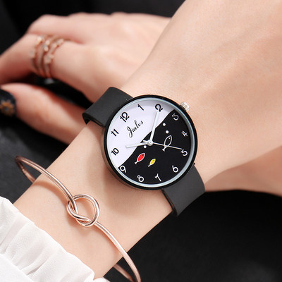 Női karóra többféle modellben és színben