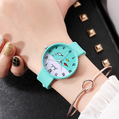 Női karóra többféle modellben és színben