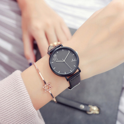 Modern női karóra három színben, mindennapi használatra