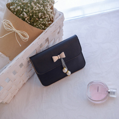 Stílusos női táska hosszú füllel