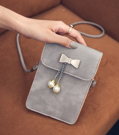 Stílusos női táska hosszú füllel