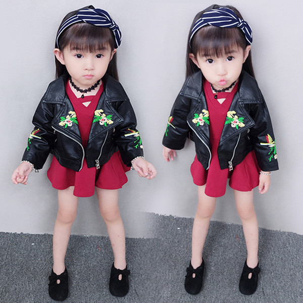 Μοντέρνο παιδικό δερμάτινο μπουφάν με έγχρωμο κέντημα