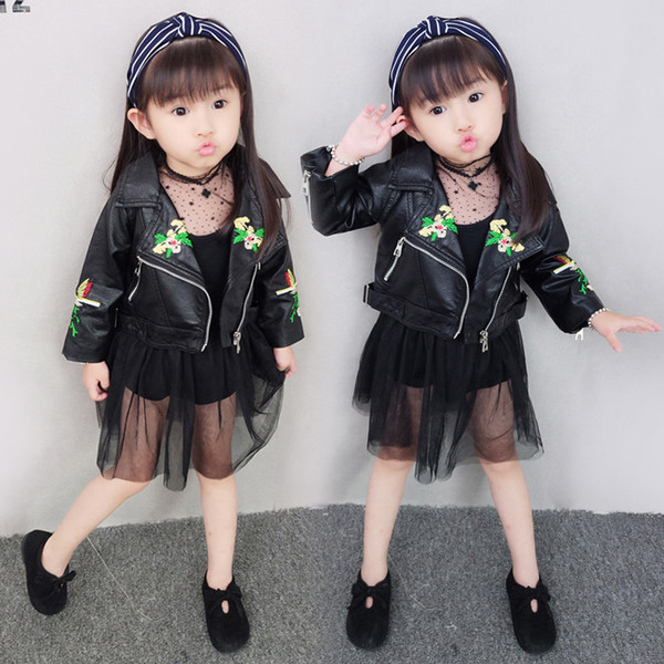 Μοντέρνο παιδικό δερμάτινο μπουφάν με έγχρωμο κέντημα