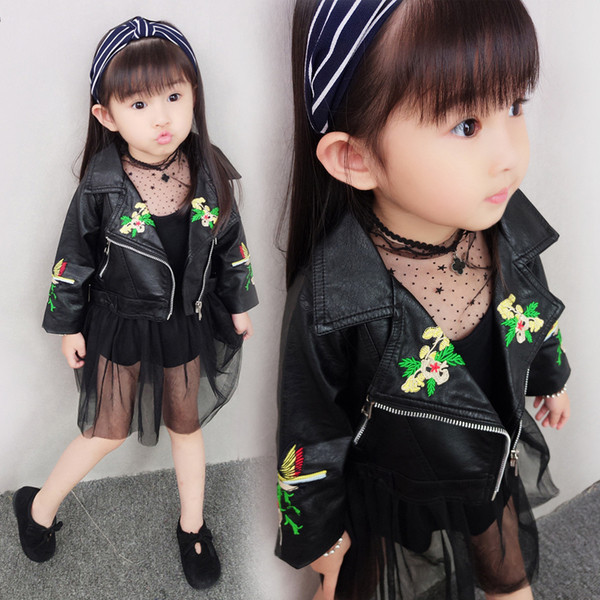 Μοντέρνο παιδικό δερμάτινο μπουφάν με έγχρωμο κέντημα