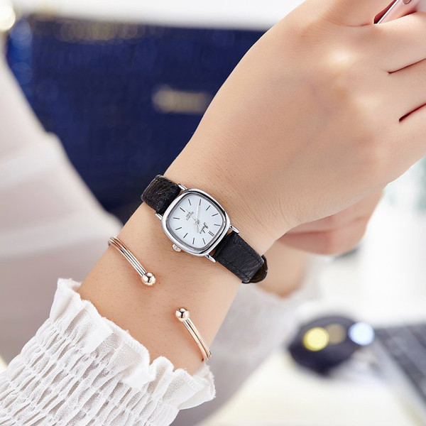 Ceas elegant de dama din piele ecologica cu curea subtire