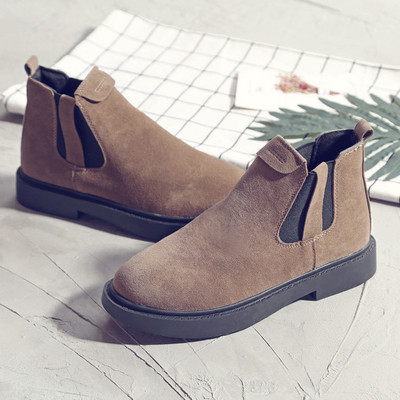 Μοντέρνες γυναικείες μπότες σουέτ σε τρία χρώματα