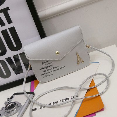 Kis női táska fém csattal több színben