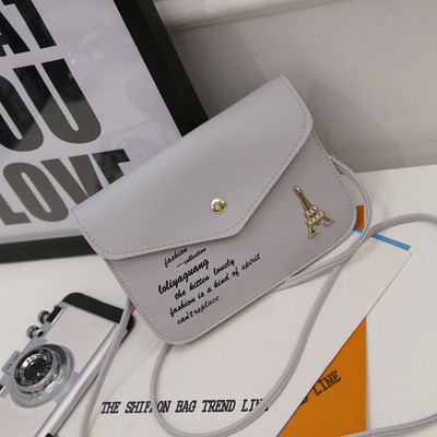 Kis női táska fém csattal több színben