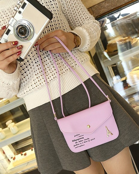 Kis női táska fém csattal több színben