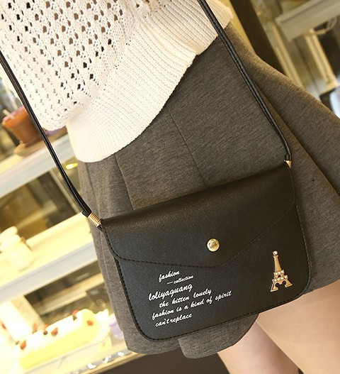 Kis női táska fém csattal több színben