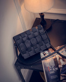 Női táska hosszú bőr fogantyúval