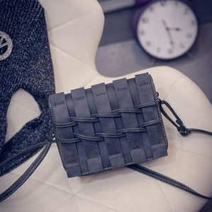 Női táska hosszú bőr fogantyúval