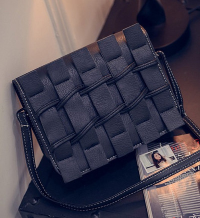 Női táska hosszú bőr fogantyúval