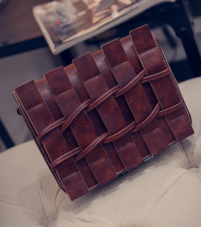 Női táska hosszú bőr fogantyúval