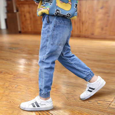 Детски модерни дънки за момчета в светъл и тъмен цвят