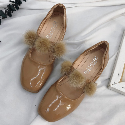 Lakkozott női mokaszinok pehelyekkel, három színben