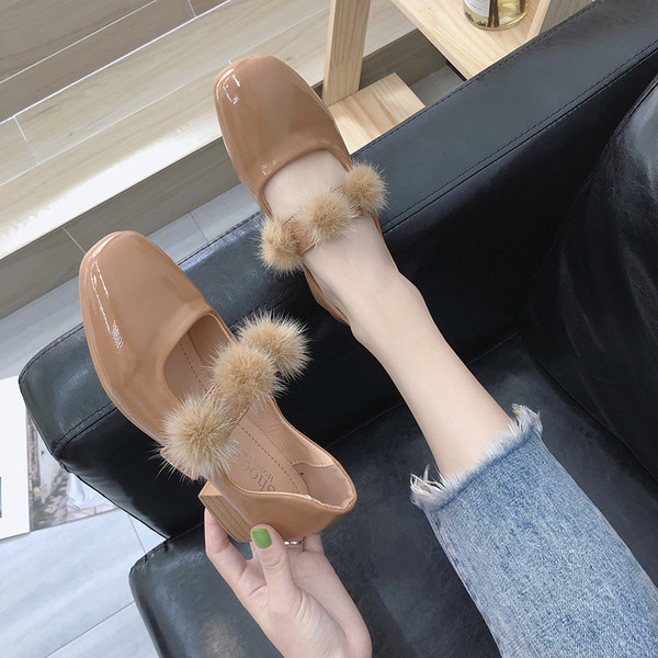 Lakkozott női mokaszinok pehelyekkel, három színben