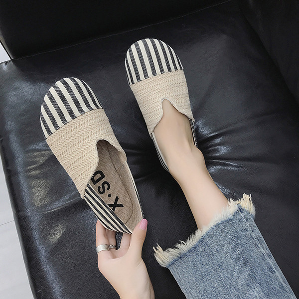 Раирани дамски мокасини в черен и кафяв цвят