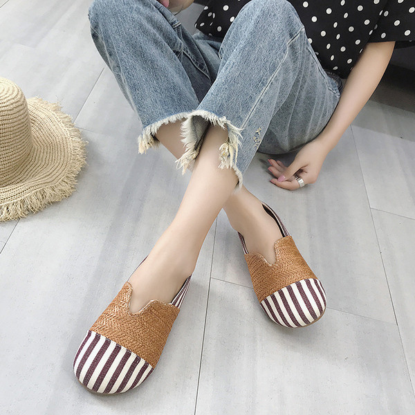 Раирани дамски мокасини в черен и кафяв цвят