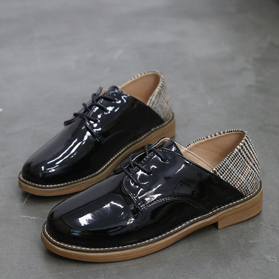 Спортно-елегантни дамски обувки в два цвята