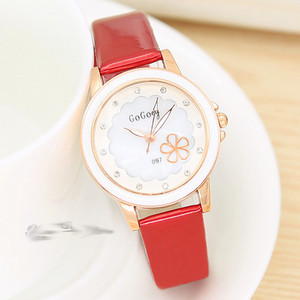 Virágos motívumú női karóra több színben