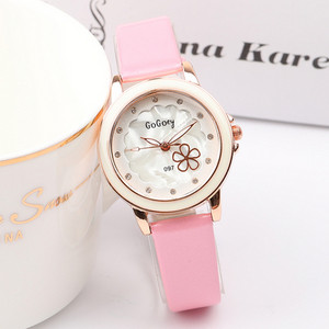 Virágos motívumú női karóra több színben