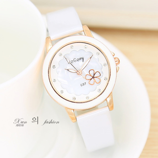 Virágos motívumú női karóra több színben