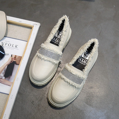 Alkalmi női mokaszinok két modellben