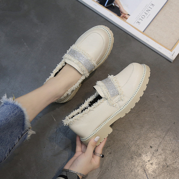 Alkalmi női mokaszinok két modellben