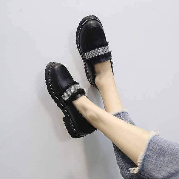 Alkalmi női mokaszinok két modellben