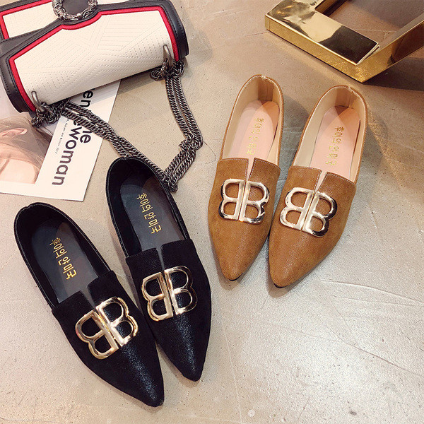 Fém díszítéssel, két színben kihegyezett női mokaszin modell