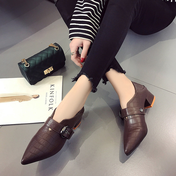 Mocasini de dama cu toc joase in doua culori - model ascutit