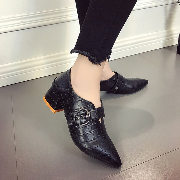 Mocasini de dama cu toc joase in doua culori - model ascutit