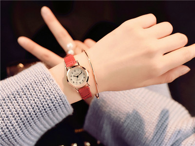 Női napi karóra négy színben