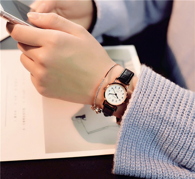 Női napi karóra négy színben