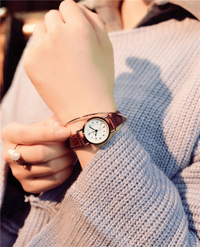 Női napi karóra négy színben