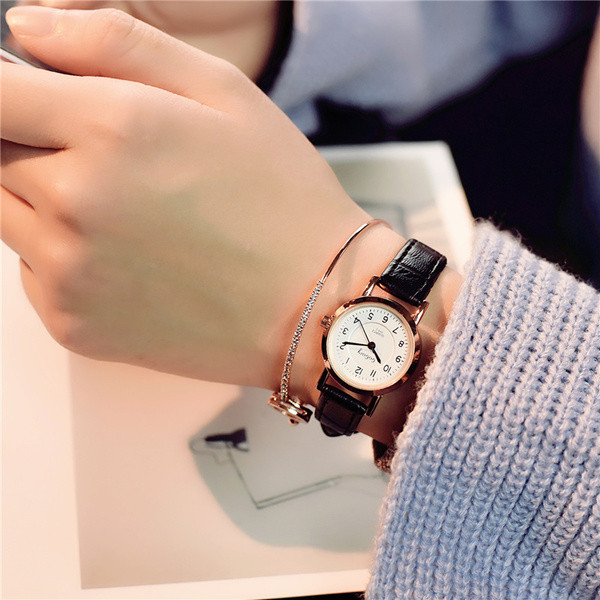 Női napi karóra négy színben